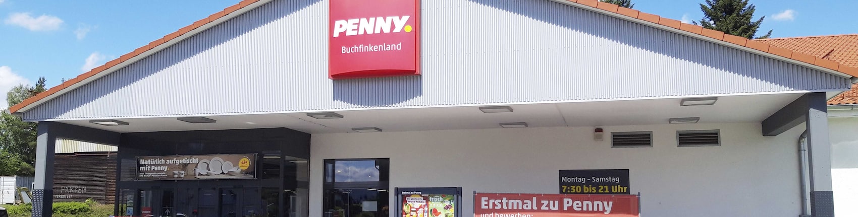 Sie sehen den Eingang vom Penny Markt in Usingen, Weilburger Str. 16