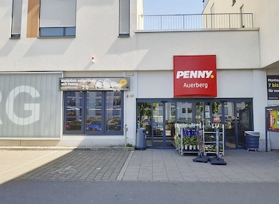 Sie sehen den Eingang vom Penny Markt in Bonn – Auerberg Pariser Strasse 34