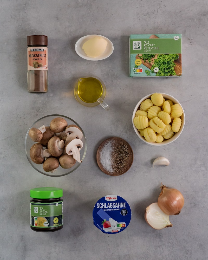 Dieses Bild zeigt die Zutaten für die Gnocchi mit Pilzen.