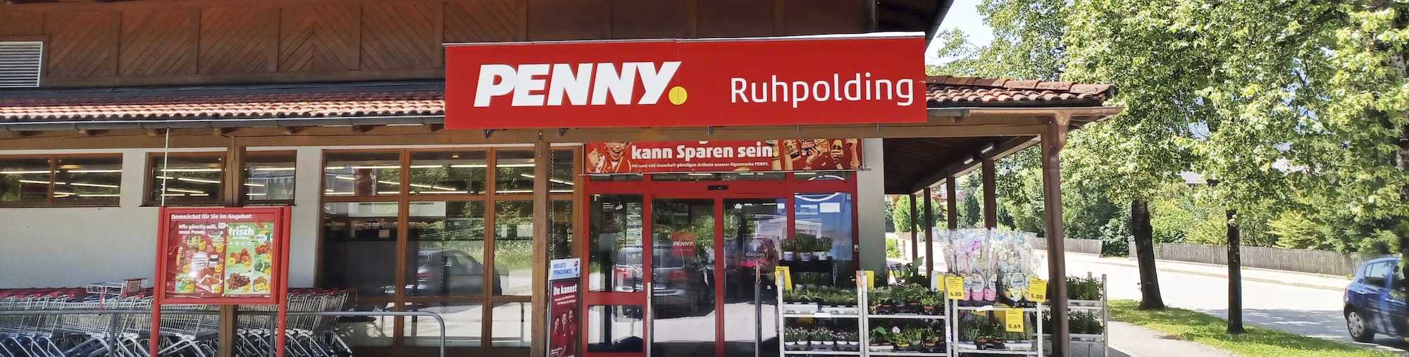 Sie sehen den Eingang vom Penny Markt in Ruhpolding Zellerstr. 26