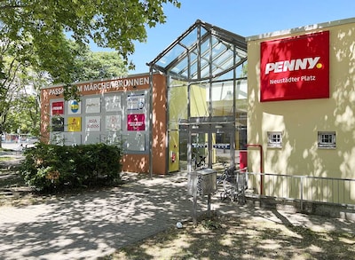 Sie sehen den Eingang vom Penny Markt in Magdeburg/Neustädter See, Neustaedter Platz 11