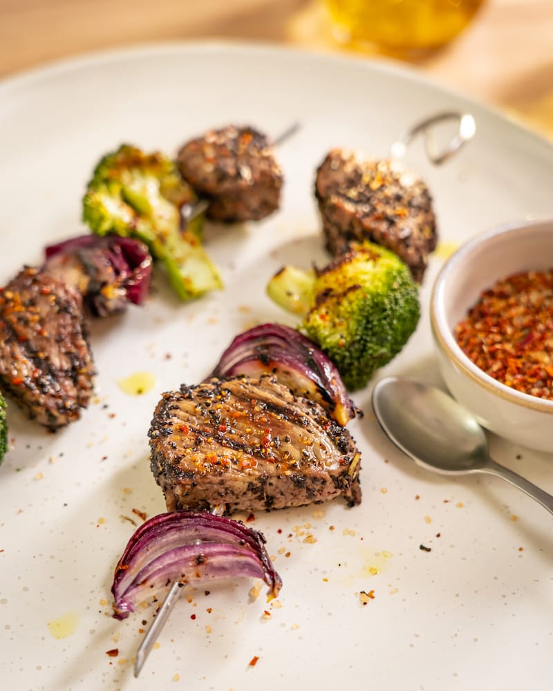 Saftige-Steak-Spiesse mit Metas Kaffee-Rub