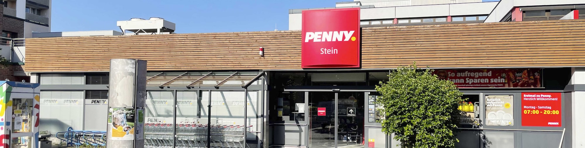 Sie sehen den Eingang vom Penny Markt in Stein Schillerstrasse 33