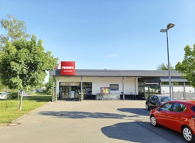 Sie sehen den Eingang vom Penny Markt in Offenburg, Burdastr. 2