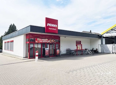 Sie sehen den Eingang vom Penny Markt in Hemsbach, Wilhelm-Busch-Str. 10
