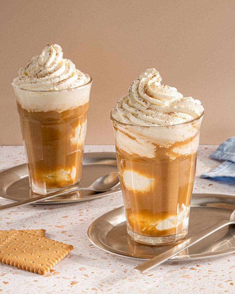 Das Bild zeigt den fertigen Eiskaffee.