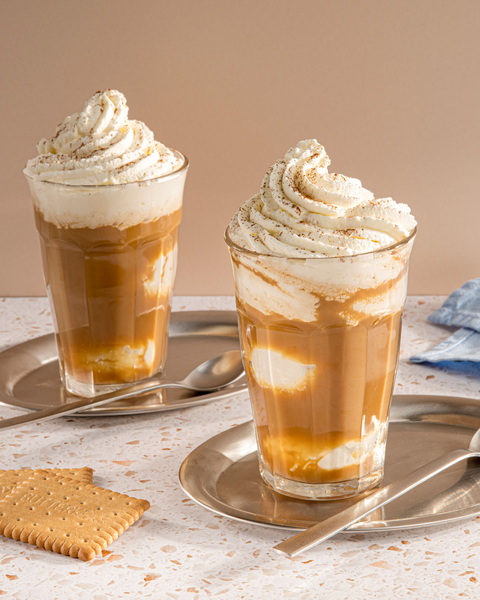 Klassischer Eiskaffee mit Vanilleeis &amp; Sahne | PENNY.de