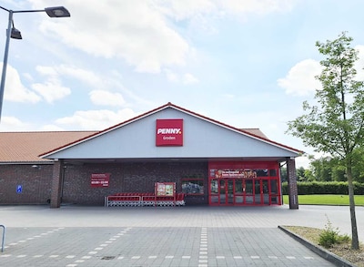 Sie sehen den Eingang vom Penny Markt in Cuxhaven/Groden, Grodener Mühlenweg 22