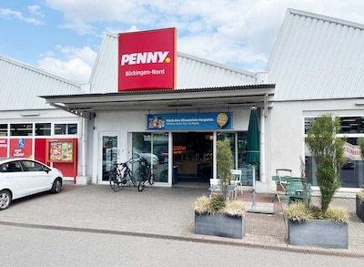 Sie sehen den Eingang vom Penny Markt in Heilbronn/Boeckingen, Neckargartacher Str. 84