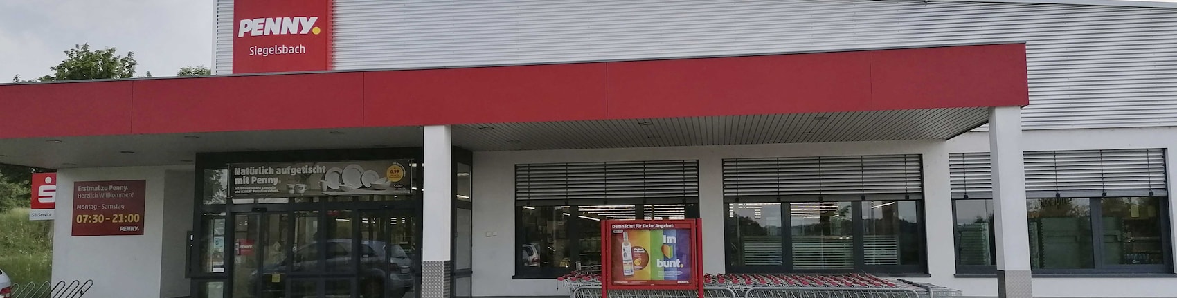 Sie sehen den Eingang vom Penny Markt in Siegelsbach Hauptstr. 2/1