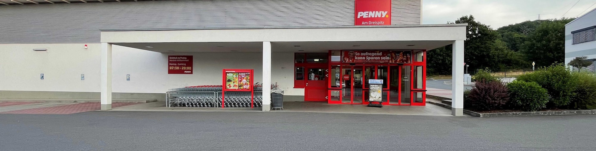 Sie sehen den Eingang vom Penny Markt in Stadtprozelten Am Dreispitz 2