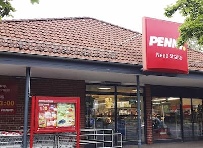 Sie sehen den Eingang vom Penny Markt in Hannover/Wettbergen, Neue Str. 61