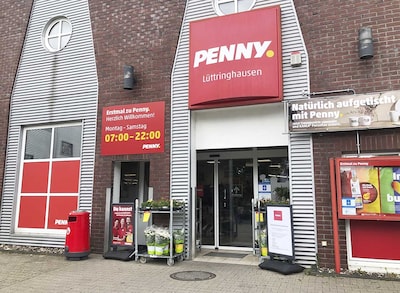 sie sehen den Eingang vom Penny Markt in Remscheid – Lüttringhausen Kreuzbergstrasse 4