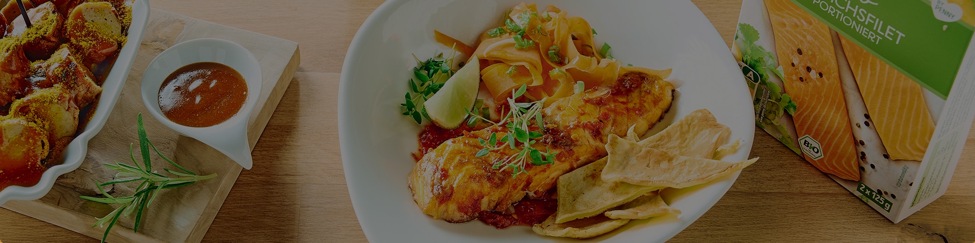 Auf diesem Bild siehst du unseren fertigen Lachs "Asia style" mit Curry-Pancakes.