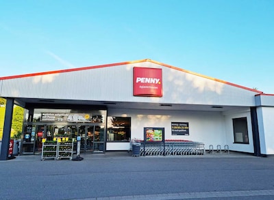 Sie sehen den Eingang vom Penny Markt in Aglasterhausen Am Henschelberg 1