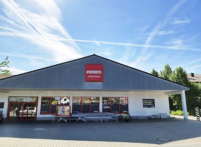 Sie sehen den Eingang vom Penny Markt in Viechtach, Hafner Hoehe 19