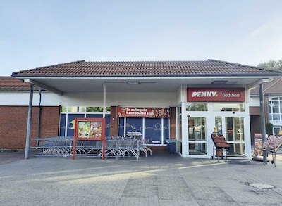Sie sehen den Eingang vom Penny Markt in Langenhagen/Godshorn, Lohkamp 45-48 (Raehrweg)