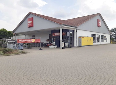 Sie sehen den Eingang vom Penny Markt in Mueden (Aller), Gifhorner Strasse 6