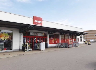 Sie sehen den Eingang vom Penny Markt in Saarlouis/Fraulautern, Saarbruecker Str. 83-91