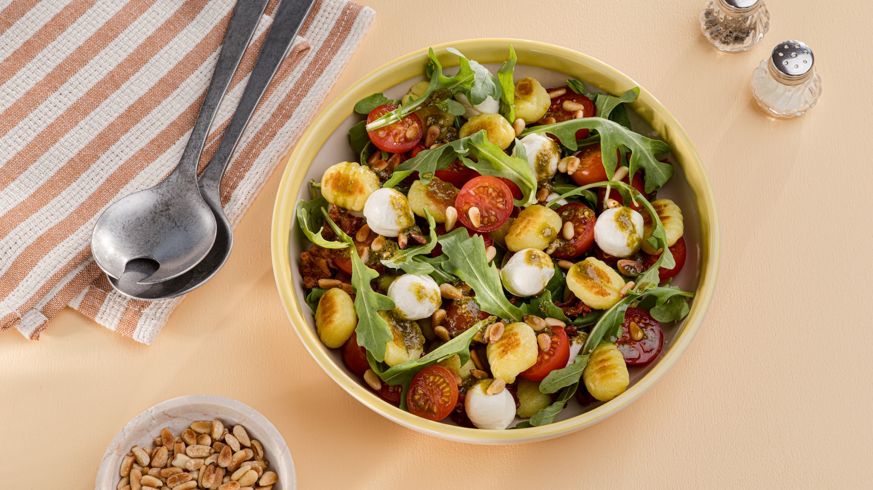 Partysalat mit Gnocchi