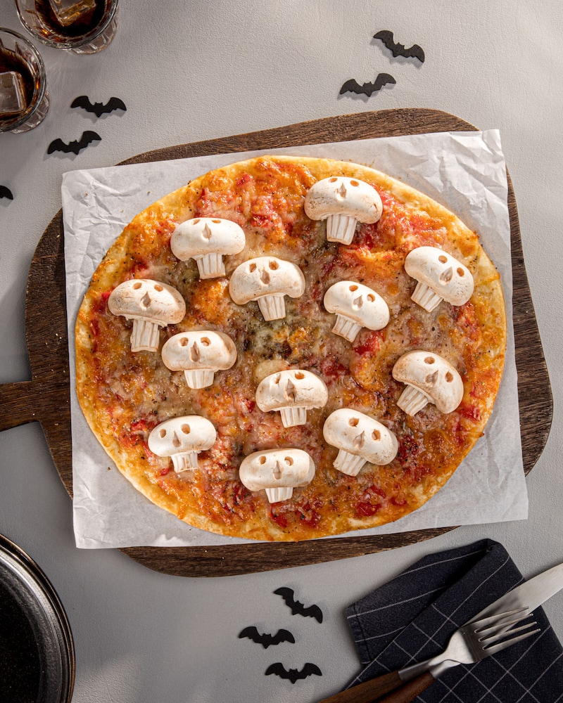 Dieses Bild zeigt die fertige Halloween Pizza.