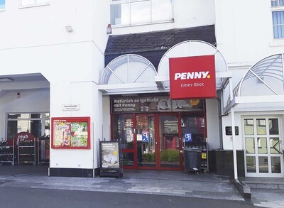 Sie sehen den Eingang vom Penny Markt in Neu-Anspach, Bahnhofstr. 71