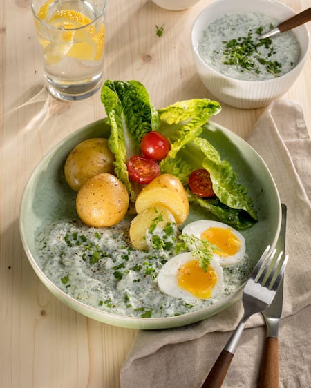 Auf diesem Bild siehst du Mo Müller's Version der Frankfurter Grünen Soße.