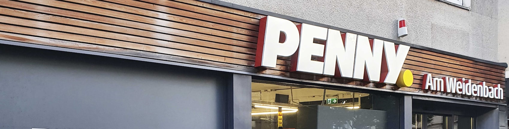 Sie sehen den Eingang vom Penny Markt in Köln - Altstadt Süd Am Weidenbach 26-30