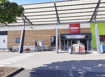 Sie sehen den Eingang vom Penny Markt in Bonn – Buschdorf Otto-Hahn-Strasse 18