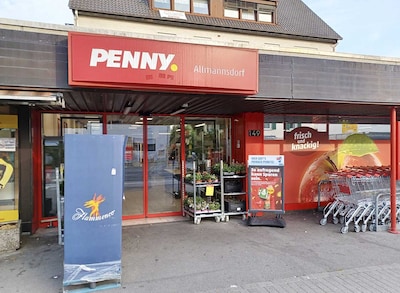 Sie sehen den Eingang vom Penny Markt in Konstanz/Allmannsdorf, Mainaustr. 149