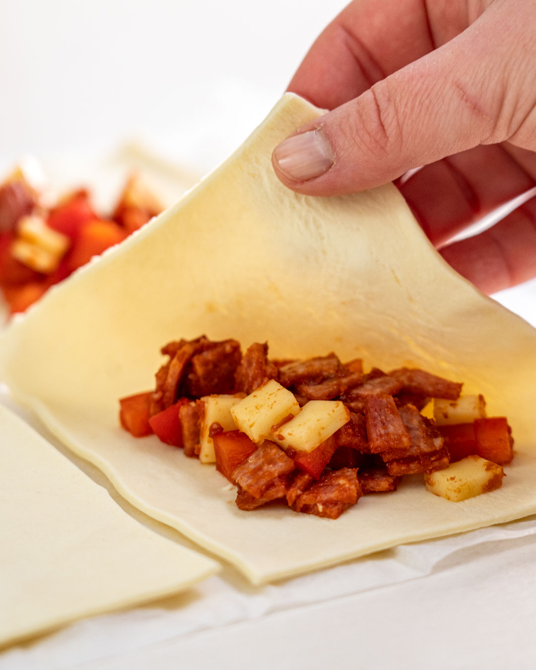 Gefüllte Blätterteigtaschen mit Salami &amp; Paprika | PENNY.de