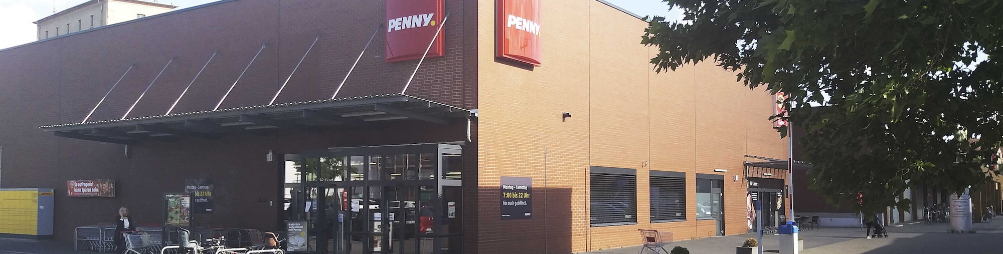 Sie sehen den Eingang vom Penny Markt in Leipzig, Zschochersche Str. 82 b 