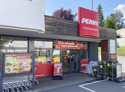 Sie sehen den Eingang vom Penny Markt in Neuwied Hauptstraße 17a