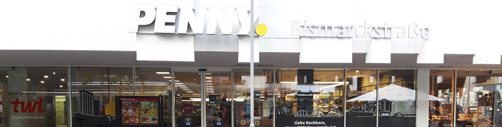 Sie sehen den Eingang vom Penny Markt in Ludwigshafen, Bismarkstrasse 63