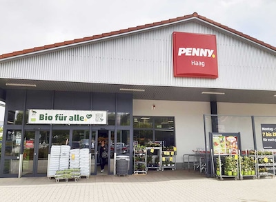 Sie sehen den Eingang vom Penny Markt in Haag In Obb. Schaeffler Str. 2