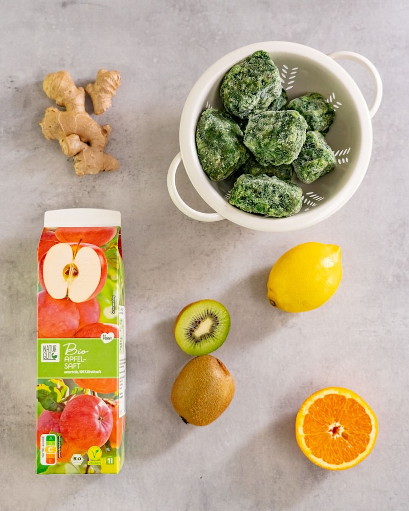 Dieses Bild zeigt die Zutaten für den grünen Smoothie.