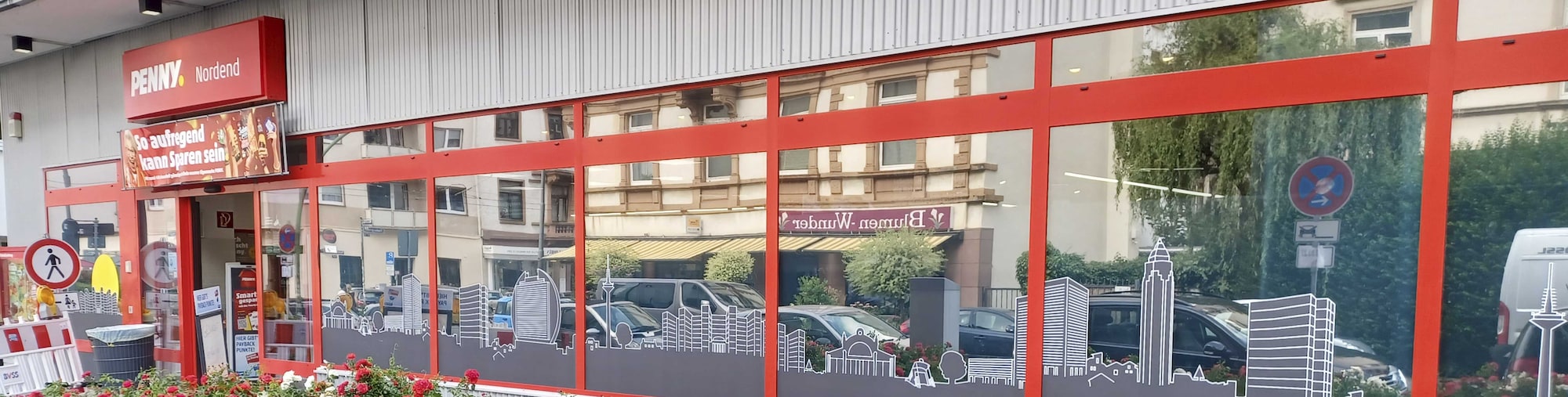 Sie sehen den Eingang vom Penny Markt in Frankfurt/Nordend-West, Weberstr. 65-67