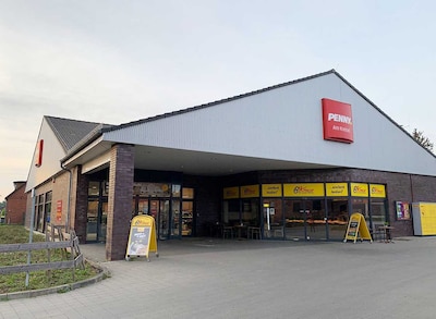 Sie sehen den Eingang vom Penny Markt in Bienenbüttel, Poststr. 2 A