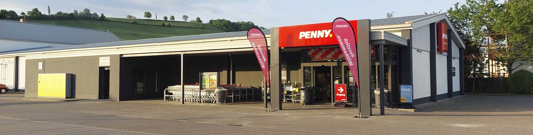 Sie sehen den Eingang vom Penny Markt in Muellheim, Schliengener Str. 11