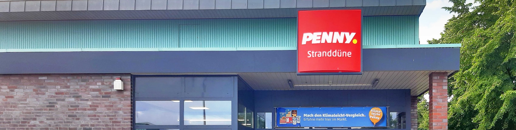 Sie sehen den Eingang vom Penny Markt in Scharbeutz Hamburger Ring 7-15