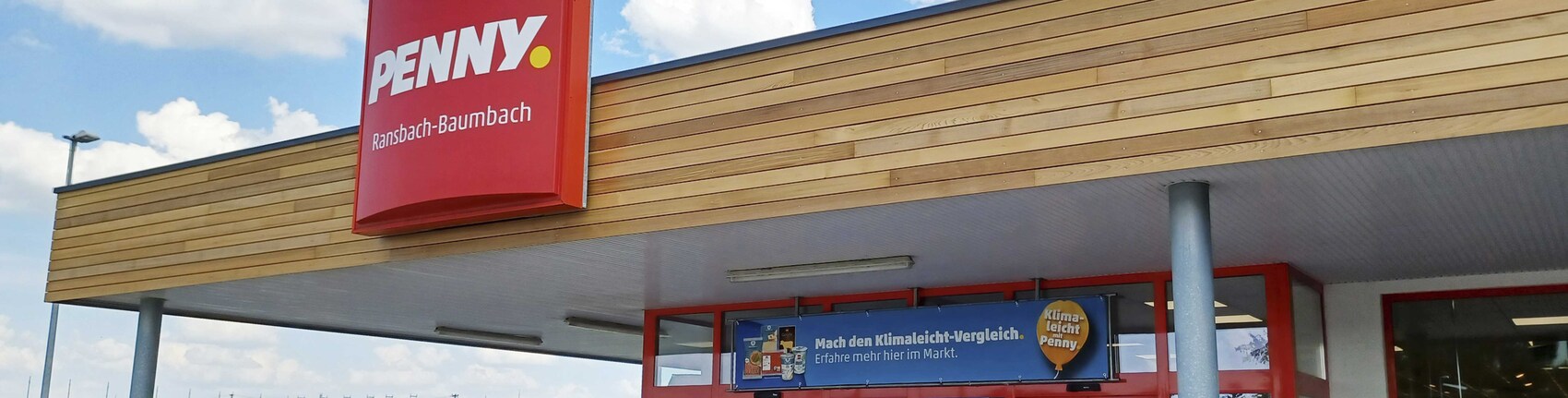 Sie sehen den Eingang vom Penny Markt in Ransbach – Baumbach Pleurtuitstr. 9