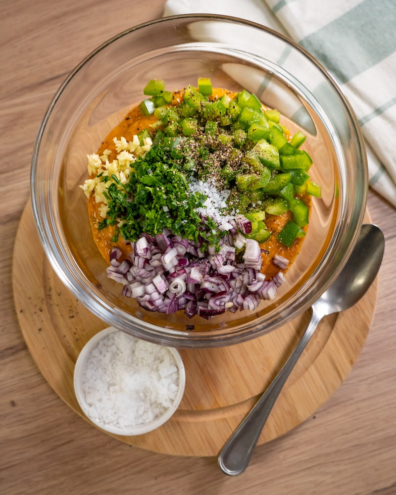 Tomaten-Mango-Marinade mit Kapern