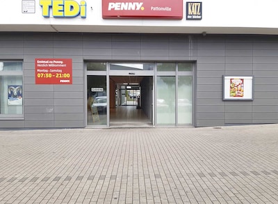 Sie sehen den Eingang vom Penny Markt in Remseck, John-F.-Kennedy-Allee 55/3-4