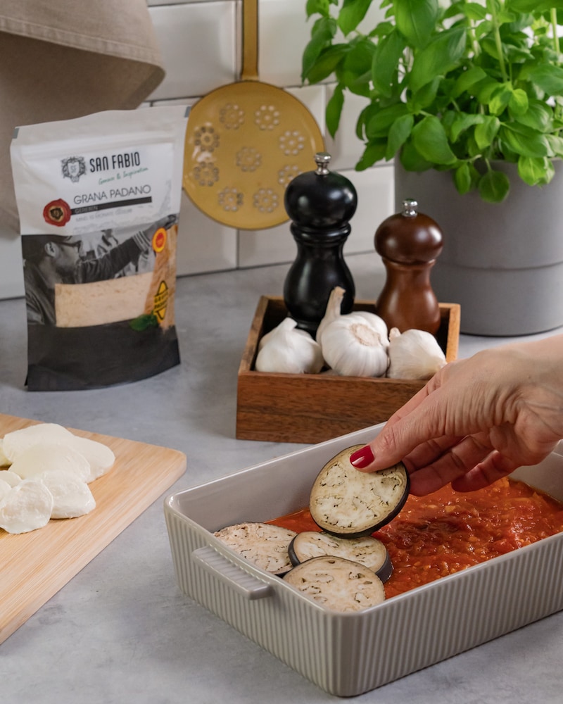 Dieses Bild zeigt wie der Auflauf geschichtet wird.