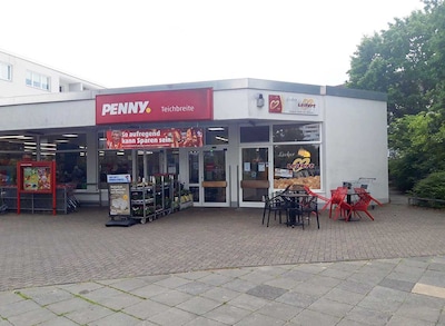 Sie sehen den Eingang vom Penny Markt in Wolfsburg/Teichbreite, Droemlingstr. 10