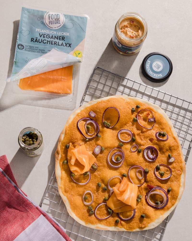 Dieses Bild zeigt den fertigen veganen Flammkuchen.