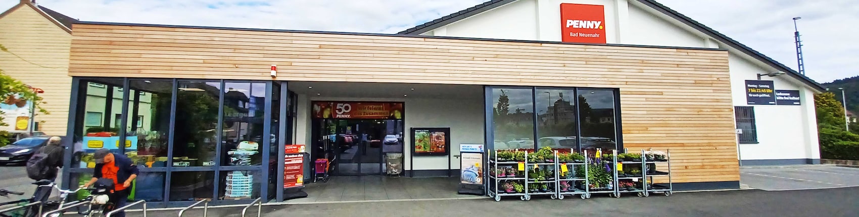 Sie sehen den Eingang vom Penny Markt in Bad Neuenahr – Ahrweiler Heerstr. 3-5