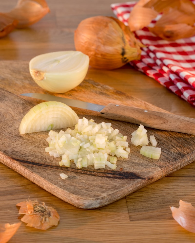 Dieses Bild zeig geschnittene Zwiebeln.
