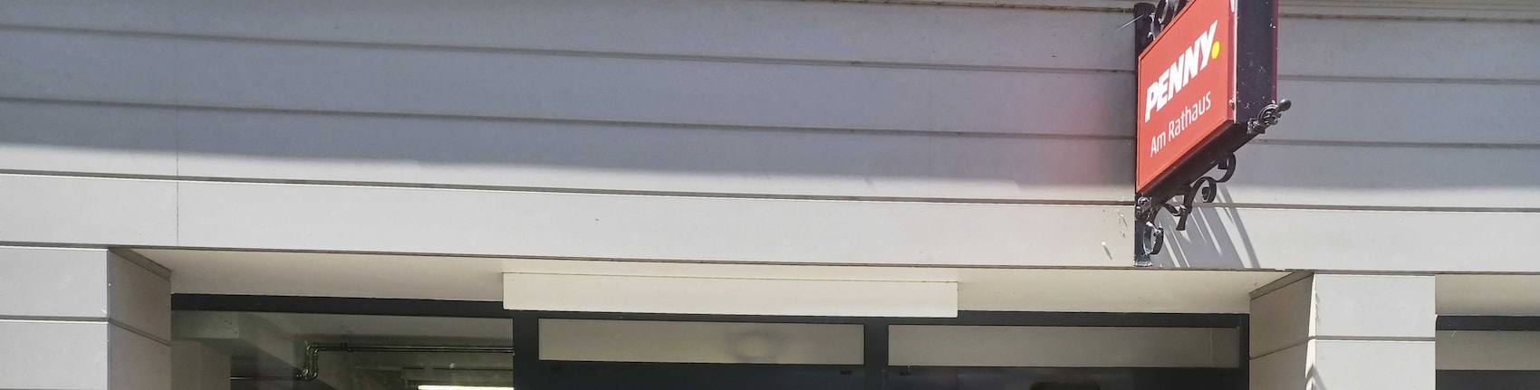 Sie sehen den Eingang vom Penny Markt in Hann. Muenden, Ziegelstr. 20
