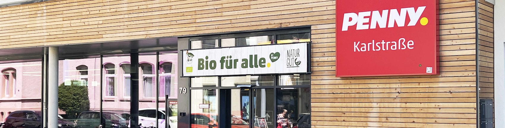 Sie sehen den Eingang vom Penny Markt in Braunschweig, Karlstr. 78-80